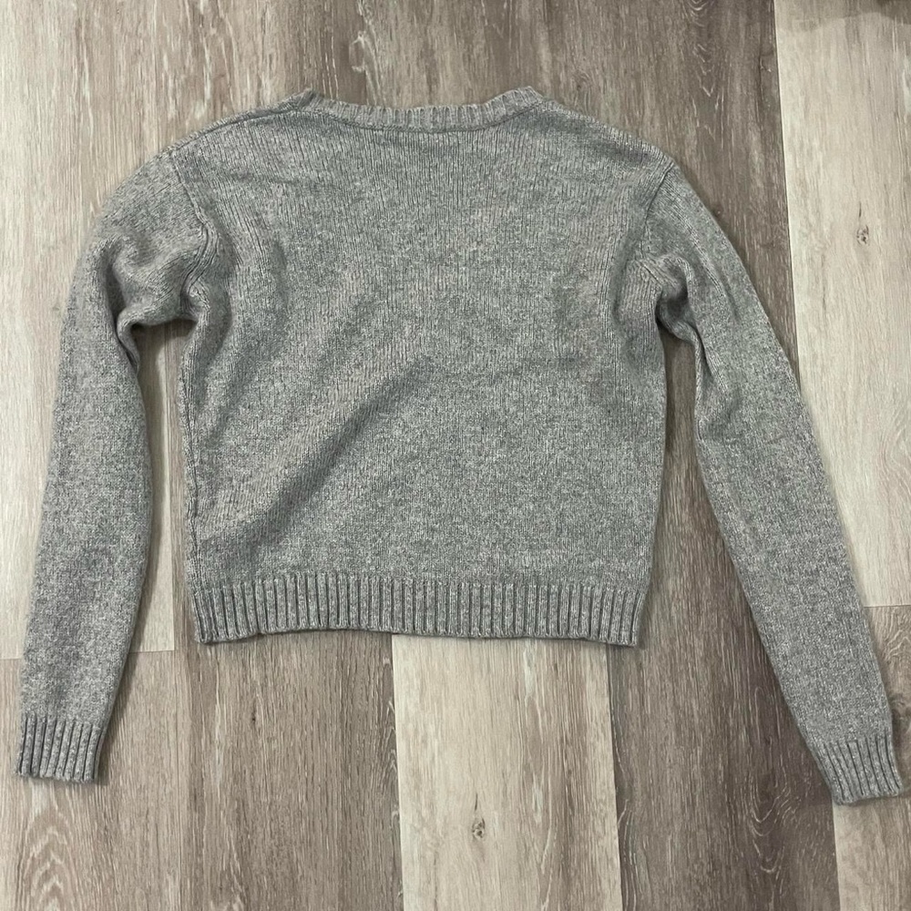Brandy Melville Cropped V-Neck Gray Sweater - Picture 2 of 3